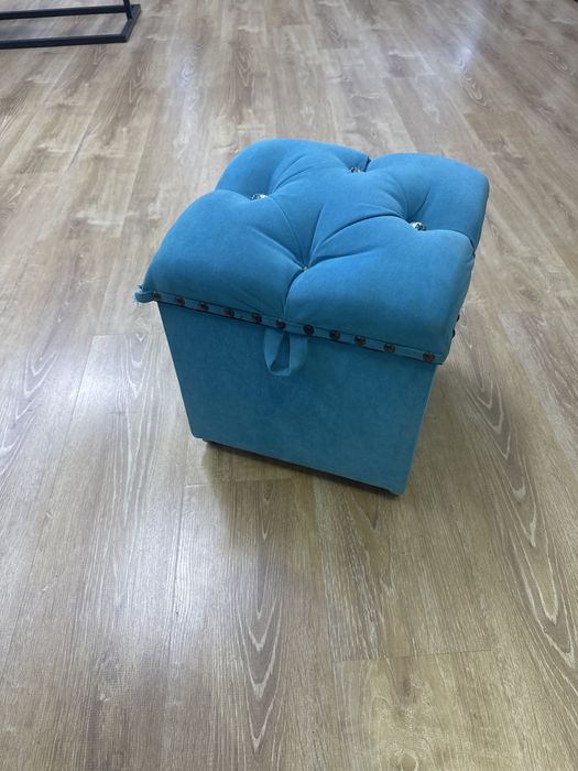 Кресло с пуфиком