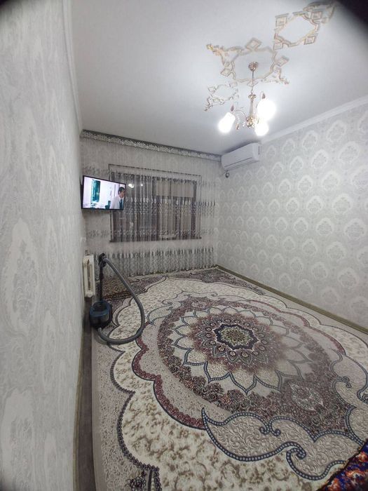 Продам юнусобод 11 2/4/4 балкон 2/6 60000&