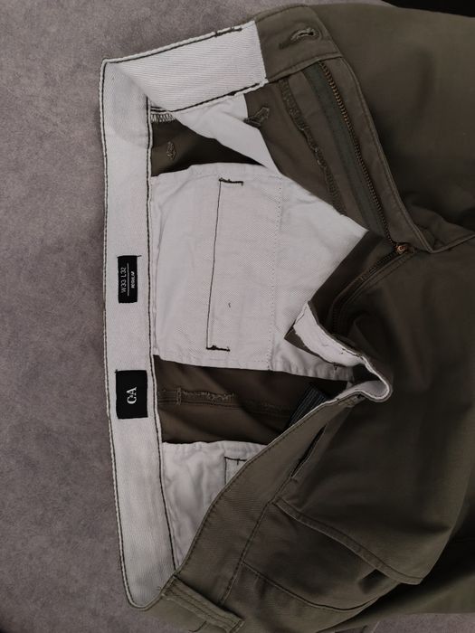 Pantaloni c&a în diferite culori