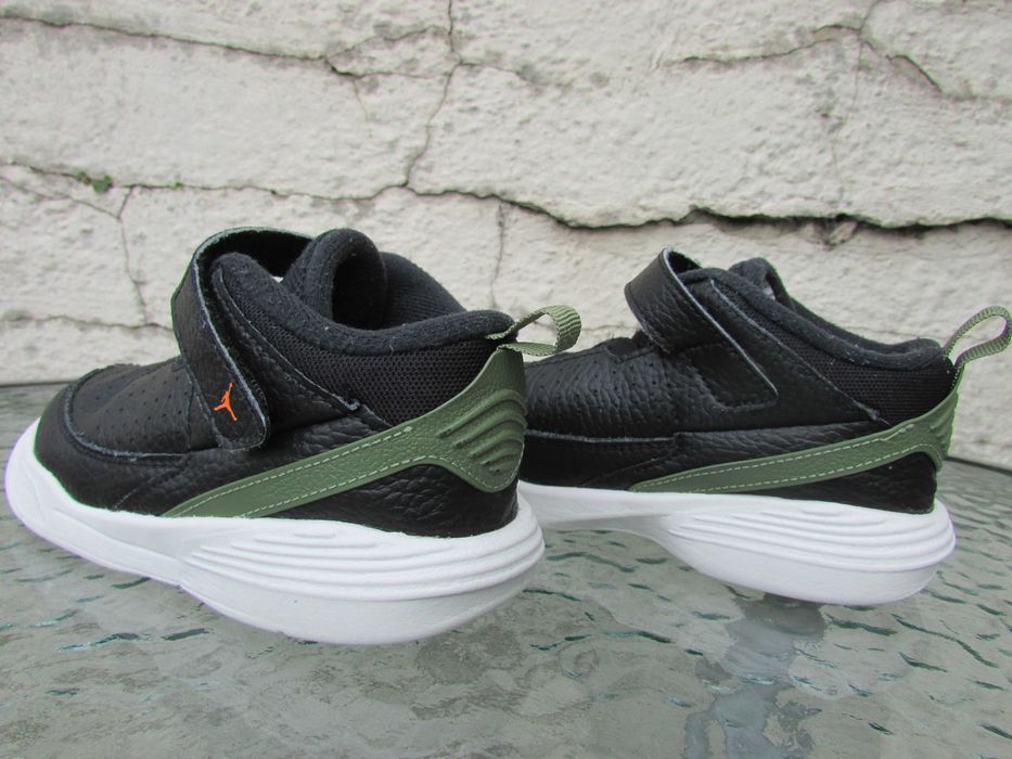 Детски маратонки Nike Air Jordan Max Aura 5