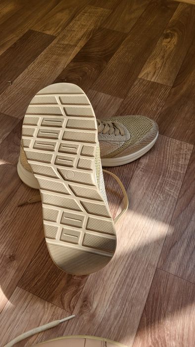 Продам кроссовки