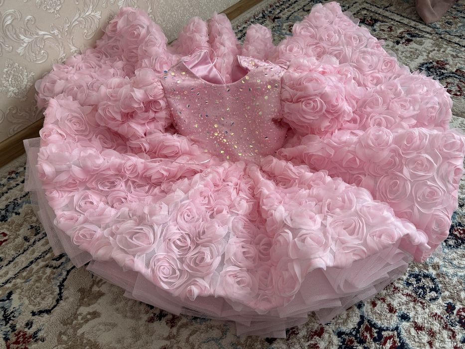 Пышное розовое платье для девочки напрокат