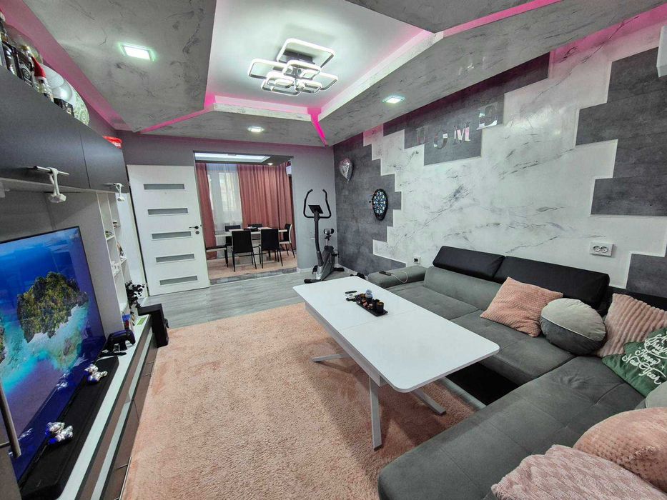 Луксозно обзаведен и отремонтиран апартамент .