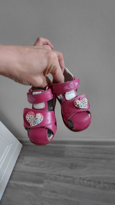 Продам сандали на девочку