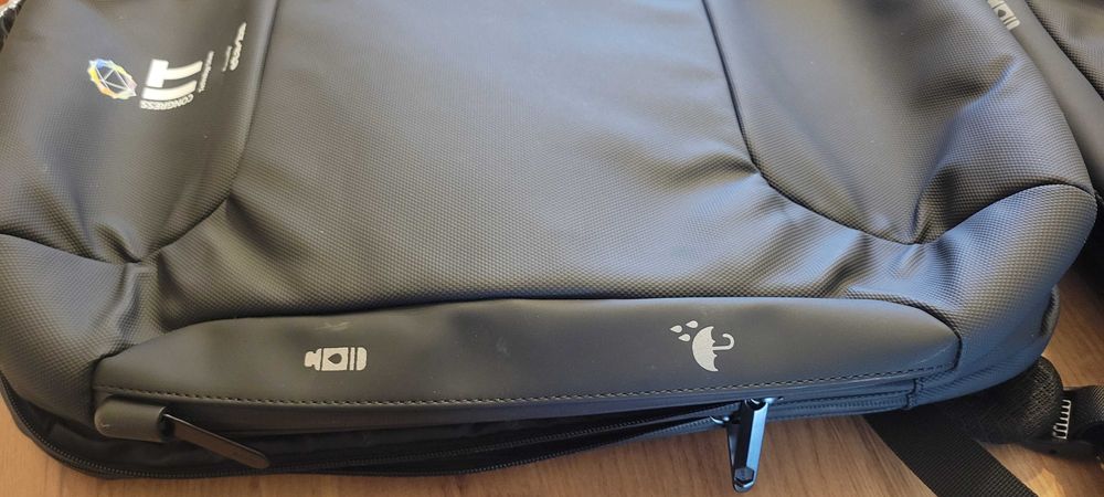 Rucsac laptop cu suport baterie externa USB si lacat pe cifre