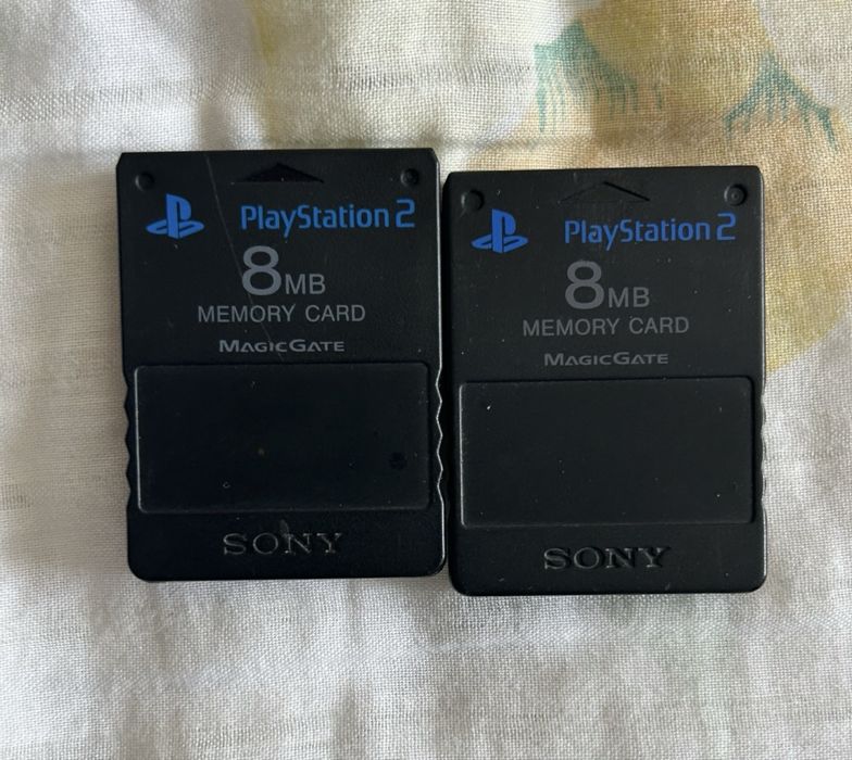 Playstation 2 с игри и 2 джойстика