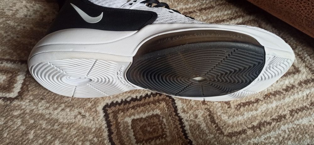 Продам кроссовки Nike ( великаны )