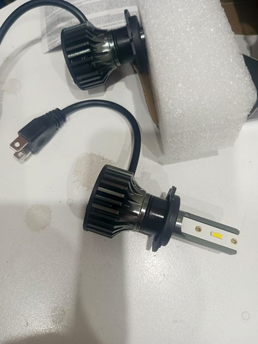 Лампы лэд желтые новые.