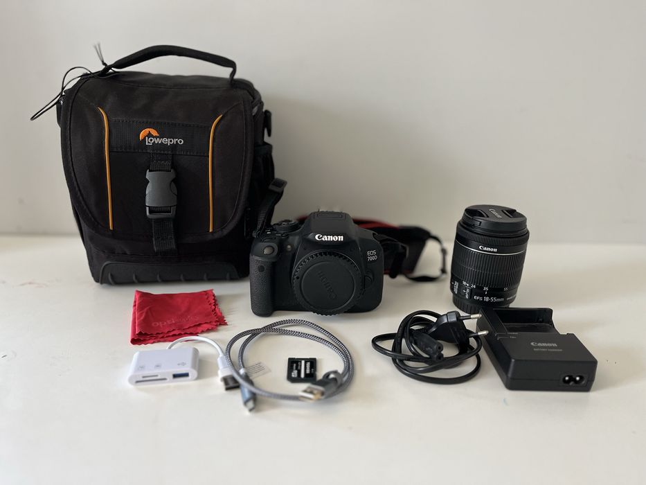 Апарат Canon EOS 700d