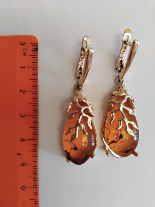 Серьги с янтарем.