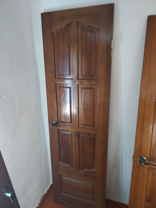 Продам деревянные двери.