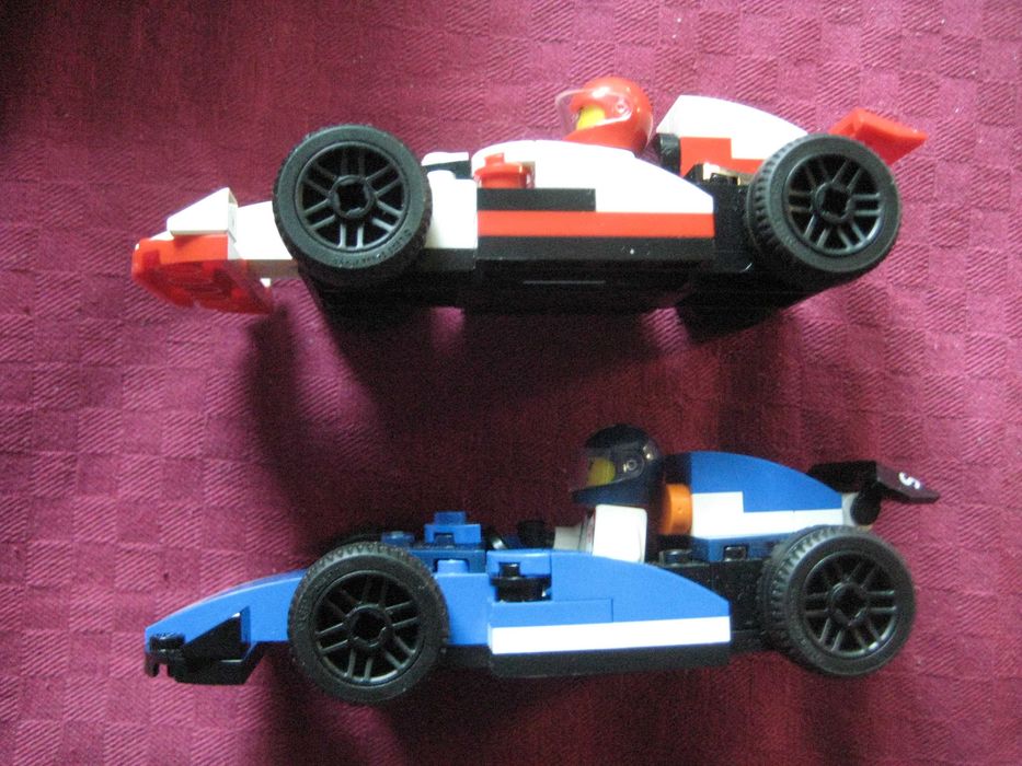 LEGO CITY: Състезателни коли F1 Williams и Haas F1 (60464)