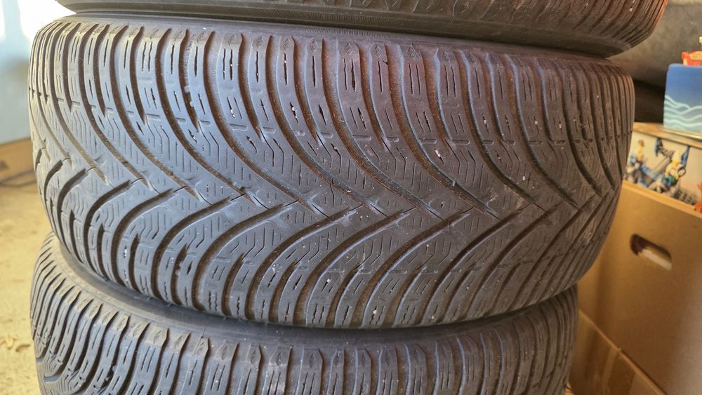 Anvelope iarna 205/55/16 kleber si 215/40/17 trei la pret de doua