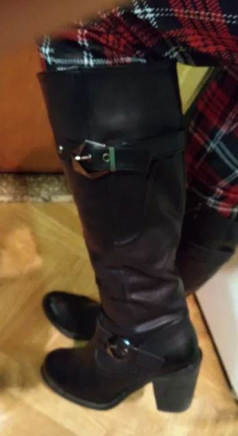 Cizme inalte cu toc comod , foarte frumoase, negre, mas. 40-41