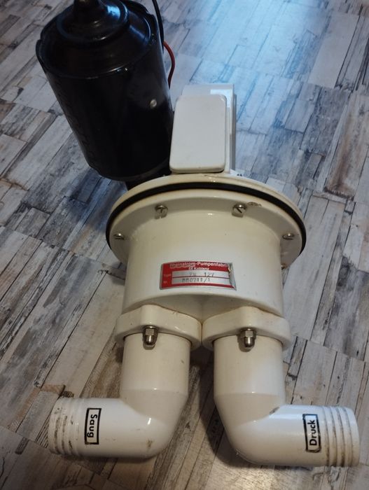 Помпа Rheinstrom 12v Аварийна за лодки ,яхти, кораби