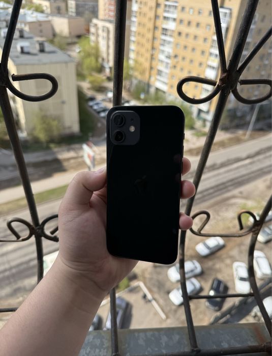 Продам Айфон 12
