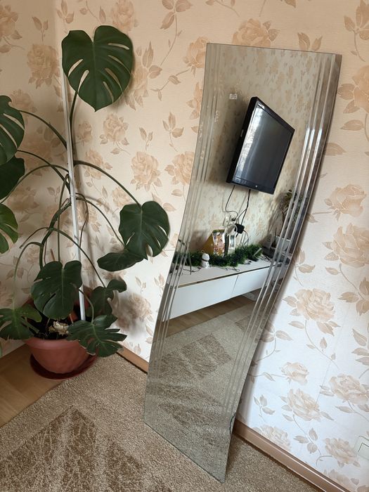 Продам зеркало настенное