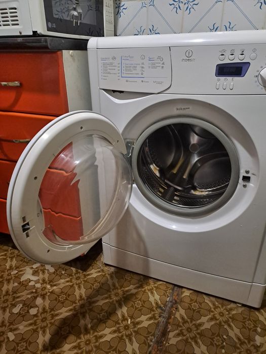 Продам стиральную машину индезит