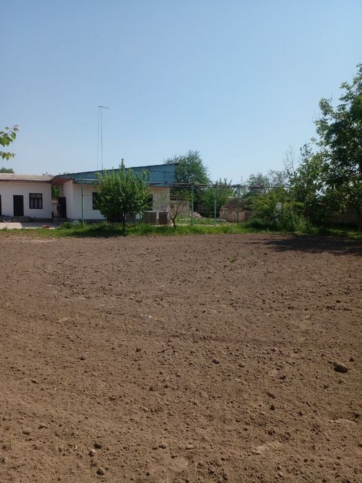 Uy sotiladi.Toshkent viloyatida