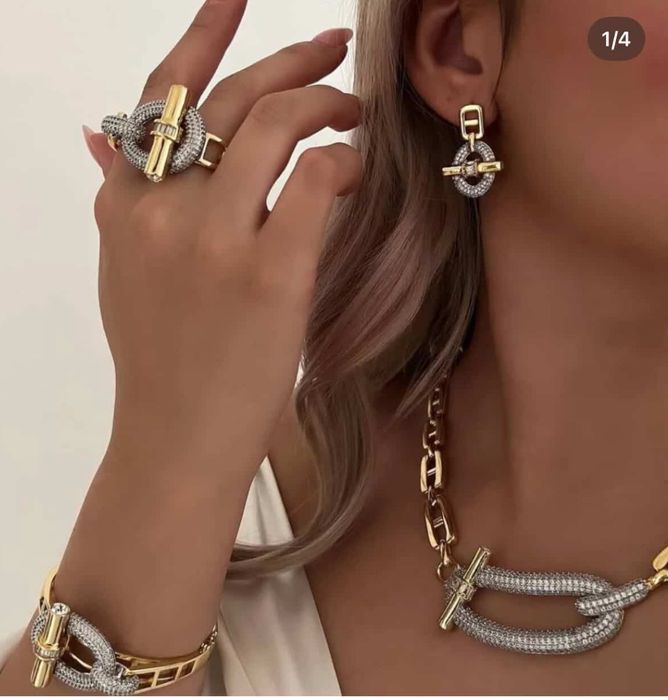 Бижутерия отличного качества.