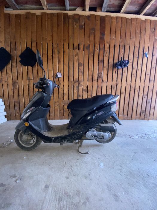 Vând scuter peuget v.clic