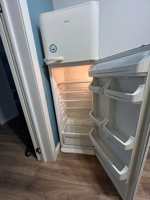 Холодильник vestel