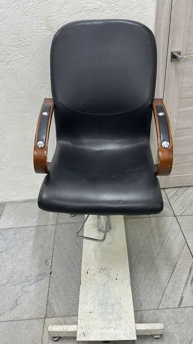 Продам б/у парикмахерские кресла