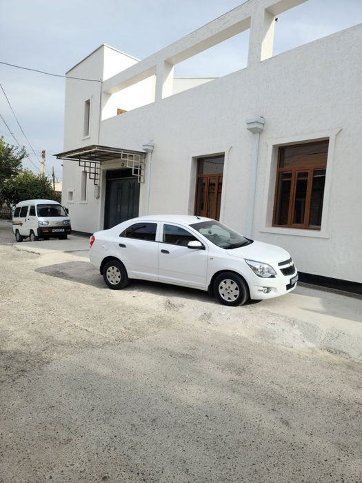 Участка сотилади  янги замонавий 400 кв автовокзал  оркасида.