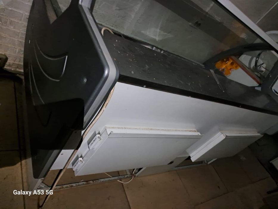 Холодильник для витрины