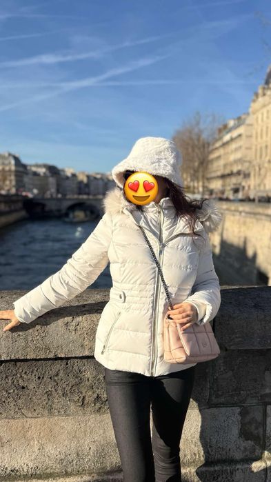 Бяла шапка Bershka