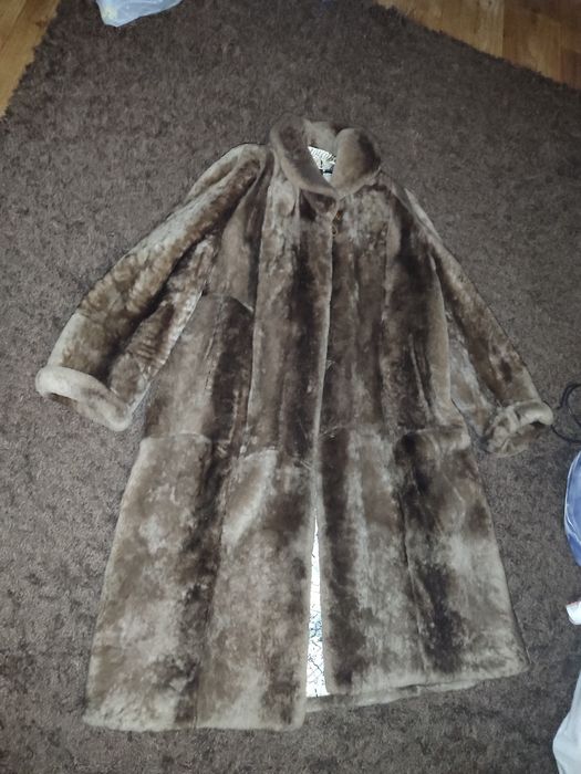 Продаю мутоновую шубу
