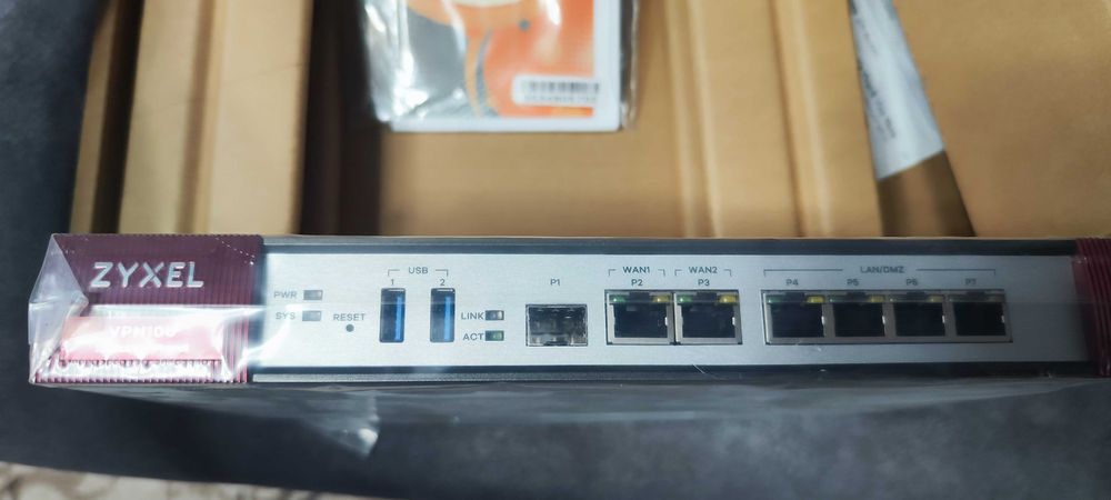 в упаковке ZyXEL VPN100 роутер. маршрутизатор