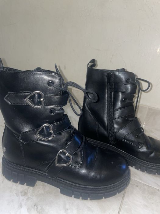 Ватирани ботуши.Един път слагани. Номер 36.