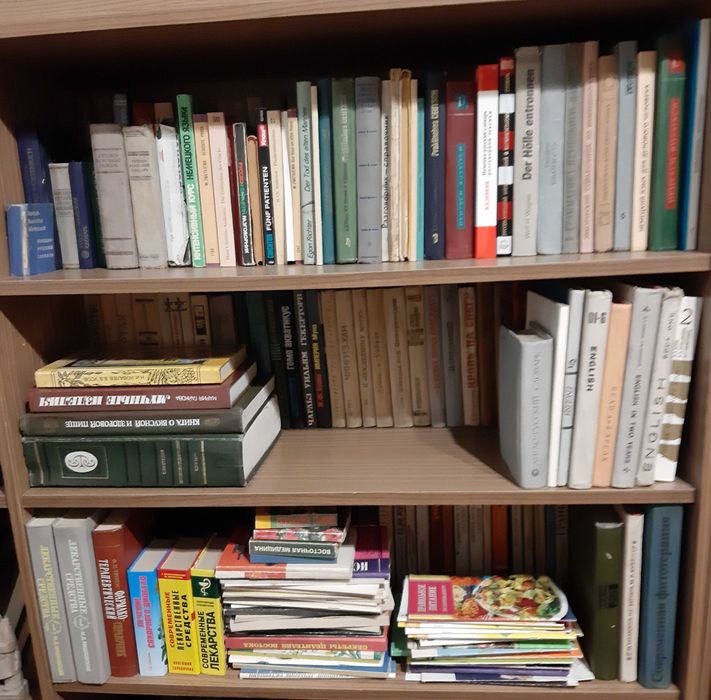 Продаются КНИГИ РАЗНЫЕ .