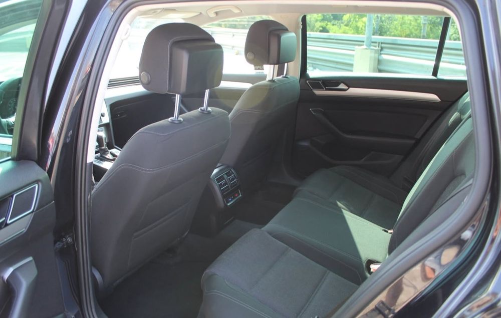 Volkswagen Passat B8 2015 - 2.0 TDI, Higline, 150 CP - webasto, faruri led, distronic, side assist, line assist, camera, ceasuri digitale, km reali