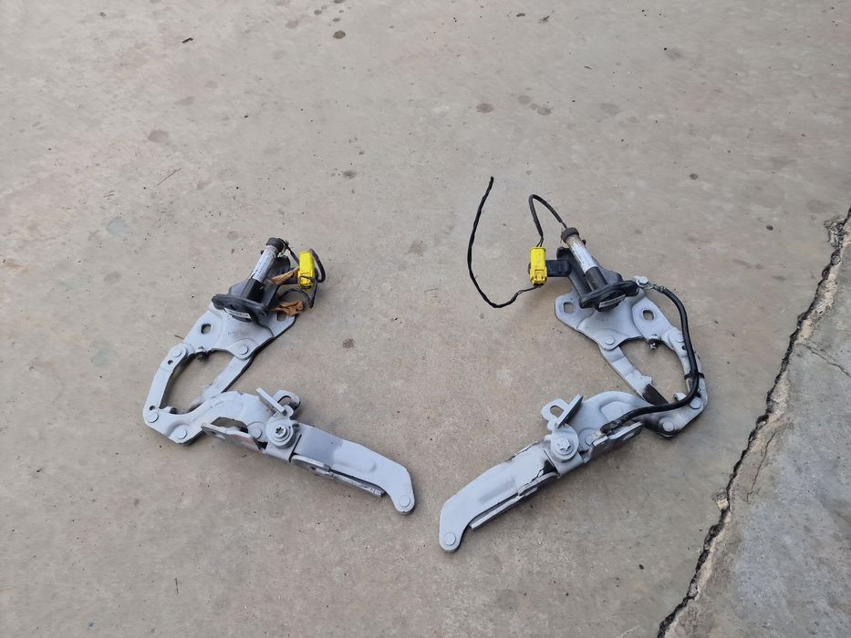 Capace pirotehnice cu balamale capota bmw e92 e93 lci 2012