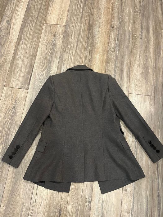 Дамски сив костюм