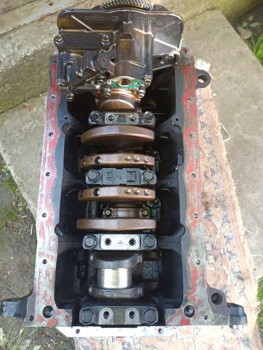 Vând motor Mazda 6 RF5C