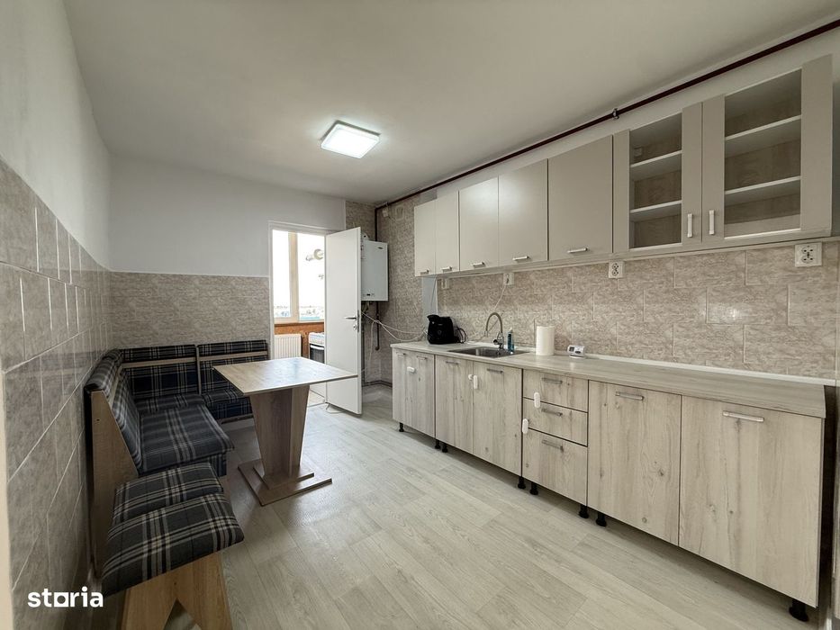 Apartament 3 camere, decomandat, renovat recent, Aradul Nou