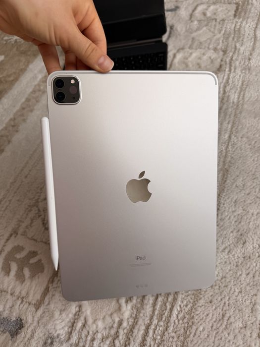 Продам IPad Pro 11” M1 (3 generation) 128 gb + Magic Keyboard