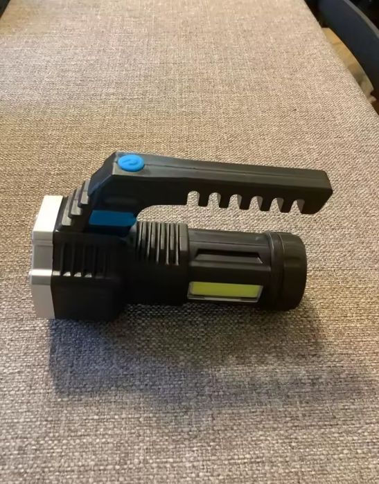 Lanterna de mana reancarcabila