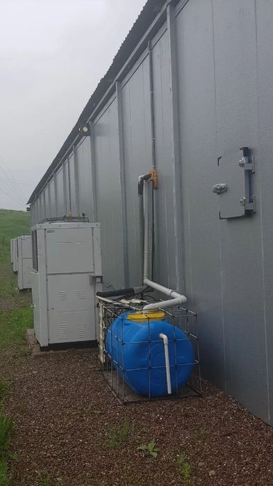 Срочно продаеться  промышленные холодельники готовая база объем 10.000