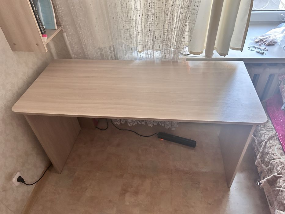 Стол для учебы, компютера, работы