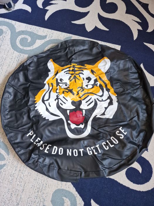 Чехол на запаску продам новый