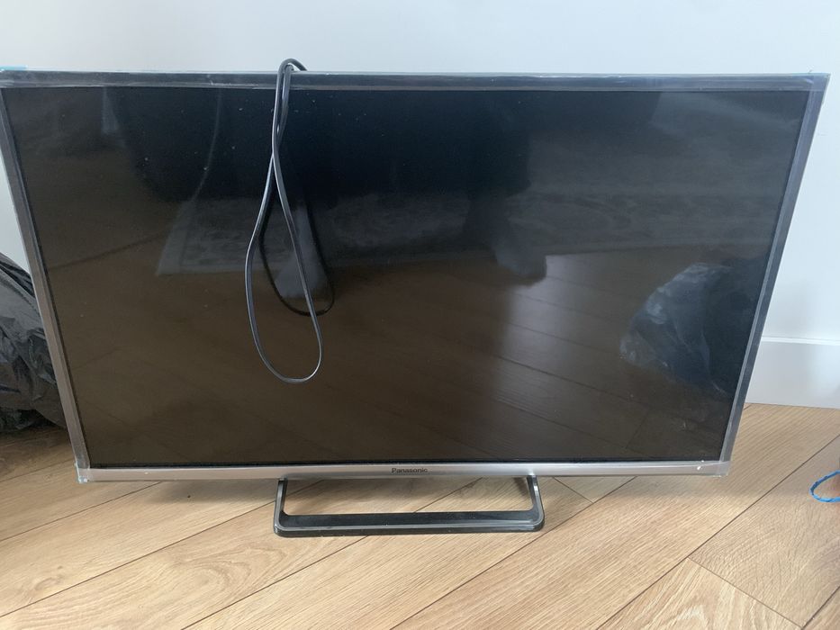 Телевизор Panasonic почти новый