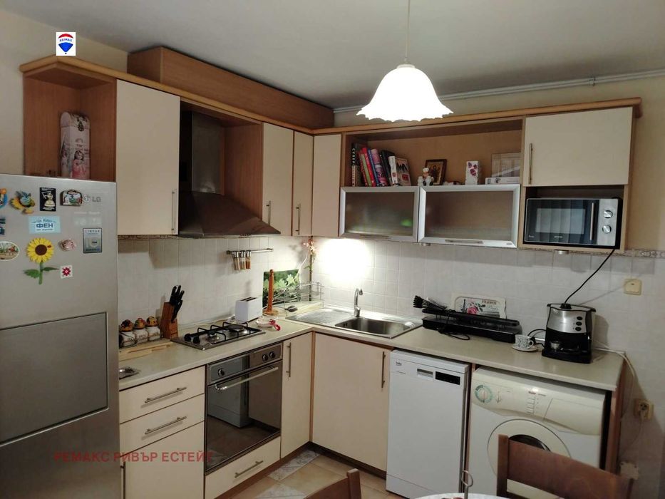 Дава се под наем Двустаен апартамент в Русе, Широк център - 80 кв.м за 408 € - Снимка #10