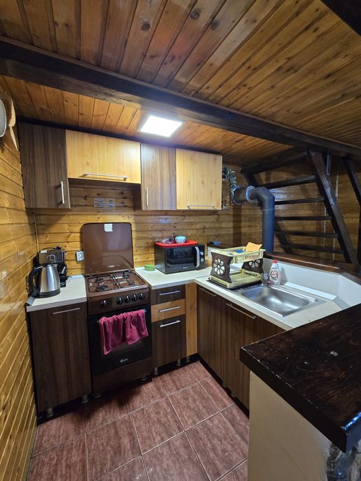 Închiriez cabană cu ciubăr