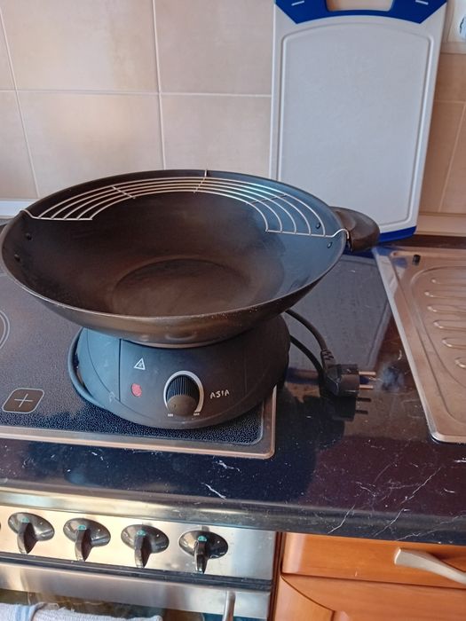 Продавам УOK електрически_ дълбок уред за готвене .