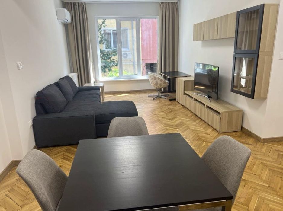 Дава се под наем Двустаен апартамент в София, Център - 74 кв.м за 897.6 € - Снимка #1