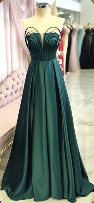 Елегантна бална рокля